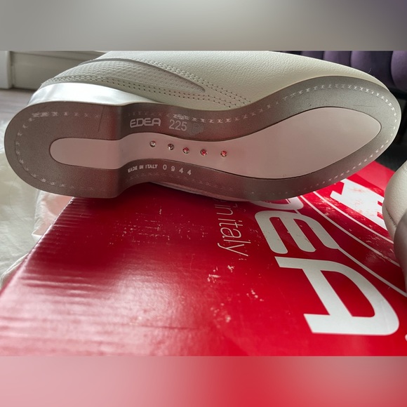 Edea Ice Fly figure skates, size 225B (no blades) - Picture 6 of 7